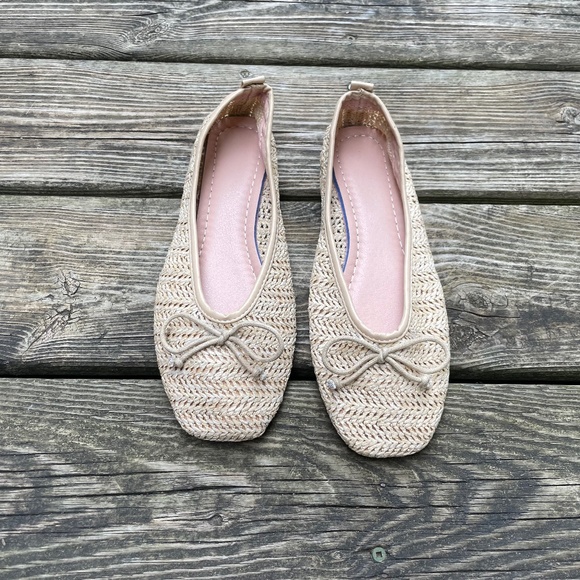 Shoes: Women's Straw Rattan Beige Bow Square Toe Ballet Flats - Picture 1 of 8